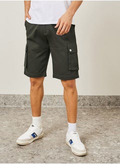 اشتري Woven Cargo Shorts with Constructed Waistband Detail في السعودية