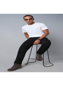 Buy Men Black Straight Fit Stretchable Jeans in UAE