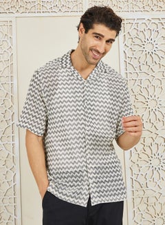 اشتري Zig Zag Striped Resort Collar Relaxed Knit Shirt في السعودية