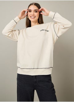 اشتري Oversized Embroidered Slogan Sweatshirt with Contrast Stitch في السعودية