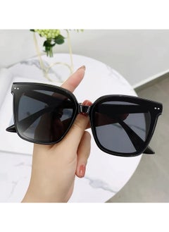 Buy Classic UV Sunglasses for Women black in UAE