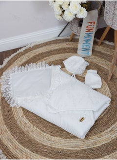 Buy Newborn meds 3 pieces, dressed with luxurious lace from the inside of cotton in UAE