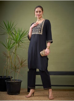 Buy Embroidered Kurta & Pants Set in Saudi Arabia