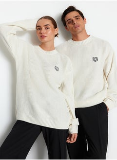 Buy Ecru Oversize Fit Wide Fit Crew Neck Embroidered Knitwear Sweater TMNAW24KZ00032 in Egypt