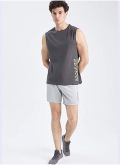 اشتري Slim Fit Shorts في الامارات