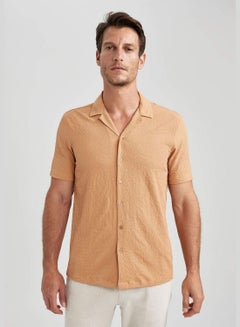 اشتري Man Woven Short Sleeve Shirt في الامارات