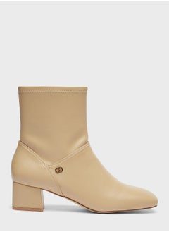 اشتري Close Toe Mid Heel Ankle Boots في الامارات