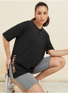 اشتري Slogan Side Slit Detail Loose Yoga Fit Top في السعودية