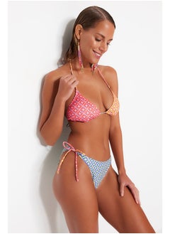 اشتري Geometric Patterned Triangle Tie Bikini Set TBESS22BT0002 في مصر