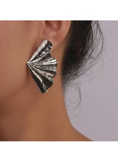 Buy Bring a natural yet elegant touch to your look with these leaf-designed gold earrings in Egypt