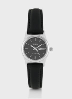 اشتري Pu Strap Analog Watch في الامارات