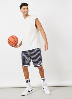 اشتري Mesh Woven Striped Oversized Basketball Shorts في السعودية