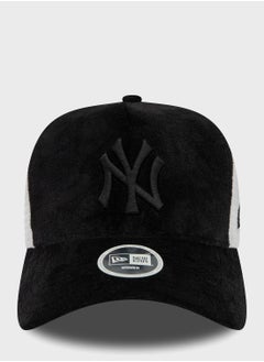 اشتري New York Yankees Trucker Cap في السعودية