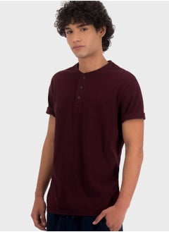 اشتري Essential Henley T-shirt في الامارات