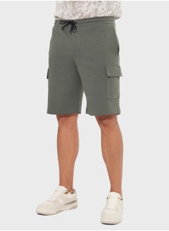 اشتري Essential Cargo Shorts في الامارات