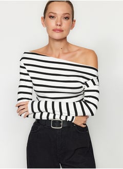 اشتري Black White Striped Premium Soft Fabric Fitted Boat Neck Stretchy Knitted Blouse TWOAW24BZ00227 في مصر