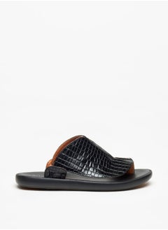 اشتري Men's Textured Slip-On Arabic Sandals with Toe Loop Detail في السعودية