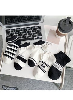 اشتري Men Absorb Sweat and Deodorize Socks 5 Pairs High Quality Socks One Size Fits All في الامارات