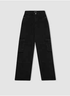 اشتري Woman Straight Fit Cargo High Waist Jeans في الامارات