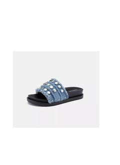 اشتري Comfortable Flat Middle-Aged Sandals." في الامارات