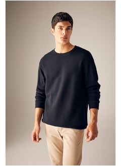 اشتري Man Comfort Fit Crew Neck Sweatshirt في مصر