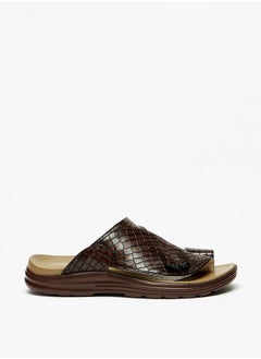 اشتري Men Textured Slip-On Arabic Sandals with Toe Loop في السعودية