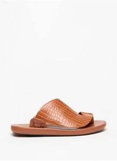 اشتري Men's Textured Slip-On Arabic Sandals with Toe Loop Detail في السعودية