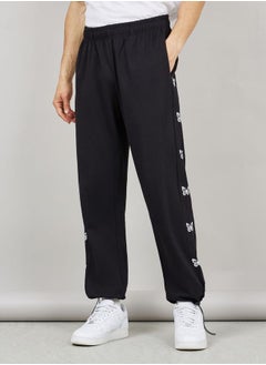 اشتري Side Cut & Sew Butterfly Print Relaxed Fit Joggers في السعودية