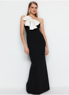 اشتري Black and White Lined Woven Long Evening Evening Dress TPRSS23AE00065 في مصر