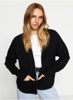 اشتري Black Wide Fit Soft Textured Pocket Detail Knitwear Cardigan TWOAW24HI00133 في مصر