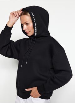 اشتري Black Hood Slogan Printed Oversize/Wide-Fit Knitted Sweatshirt TWOAW24SW00389 في مصر