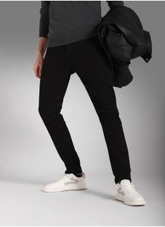 اشتري Men Slim Fit Mid-Rise Clean Look Stretchable Jeans في الامارات