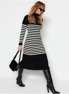 اشتري Black Maxi Knitwear Striped Dress TWOAW24EL00091 في مصر