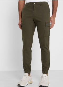 Buy Thomas Scott Men Comfort Mid-Rise Easy Wash Cargo Trousers in Saudi Arabia