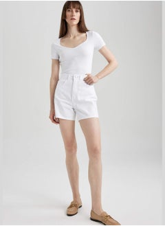 اشتري Mom Fit Side Pockets Short في الامارات