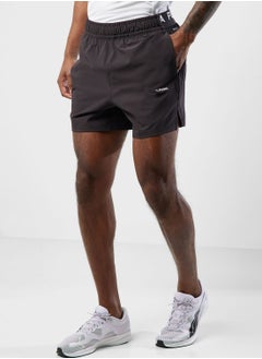 اشتري 5" Fit Ultrabreathe Stretch Shorts في السعودية