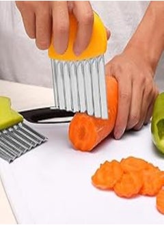 اشتري "Wavy Potato and Pickle Cutter, Plastic Handle and Rustproof Blades (Crinkle Cutter) - Easy and Quick Potato and Pickle Cutter, Wavy Design, Ergonomic Handle" في مصر