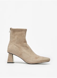 اشتري Solid Boots With Flared Heels And Zip Closure By Shoexpress في السعودية