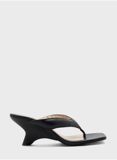 اشتري Interest Wedge Heel Thong Sandal في الامارات