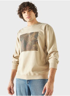 اشتري Graphic Crew Neck Sweatshirt في السعودية