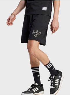 اشتري Hack Adicolor Shorts في الامارات