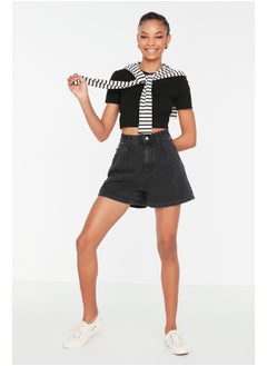 اشتري Black Pleated Denim Shorts TWOSS20SR0129 في مصر