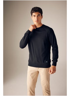 اشتري Man Regular Fit Crew Neck Sweatshirt في مصر