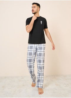 اشتري King Graphic Print T-shirt and Checked Pyjama Nightwear Set في السعودية