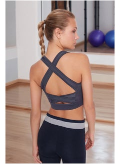 اشتري Dark Anthracite Support/Shaping Back Detail Square Neck Knitted Sports Bra TWOSS22SS0040 في مصر