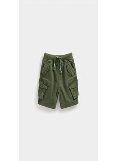 اشتري Green Cargo Shorts في الامارات