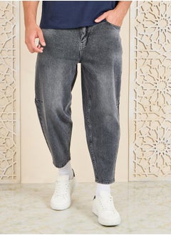 اشتري Mid Wash Balloon Fit Knee Dart Jeans في السعودية