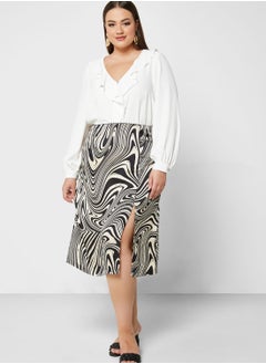 Buy Side Slit Detail Marble Print Skirt in UAE