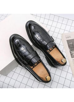 اشتري Loafers Men's Winter Slip-on Casual Leather Shoes New Men's Clutch Pattern Driving Peas Shoes Fashion في السعودية