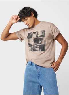 اشتري Oversized Graphic Tee في السعودية